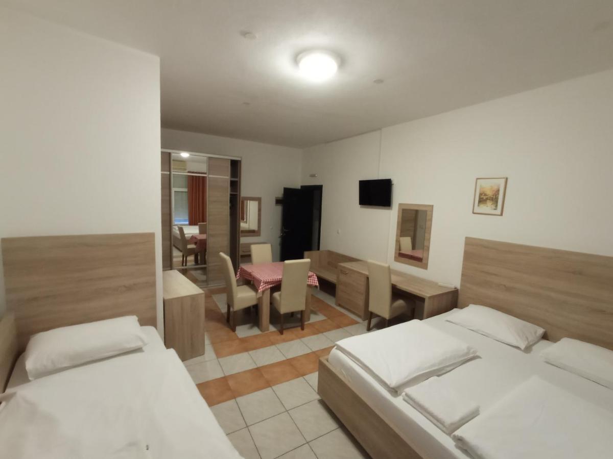 Hostel Lovely Center *