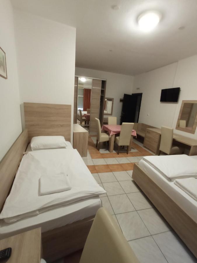 Hostel Lovely Center *
