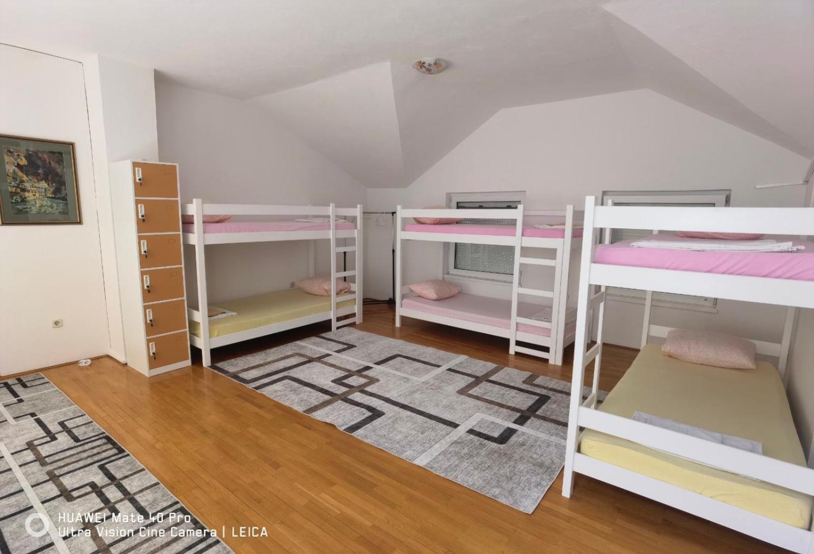 Lovely Center Hostel *